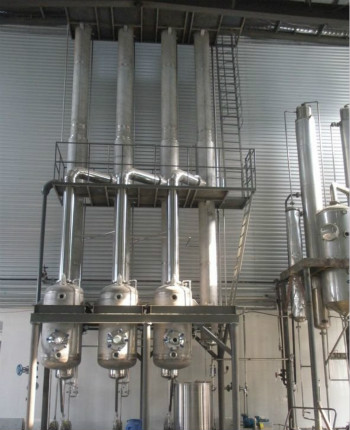 啤酒三效(xiào)降膜蒸发器